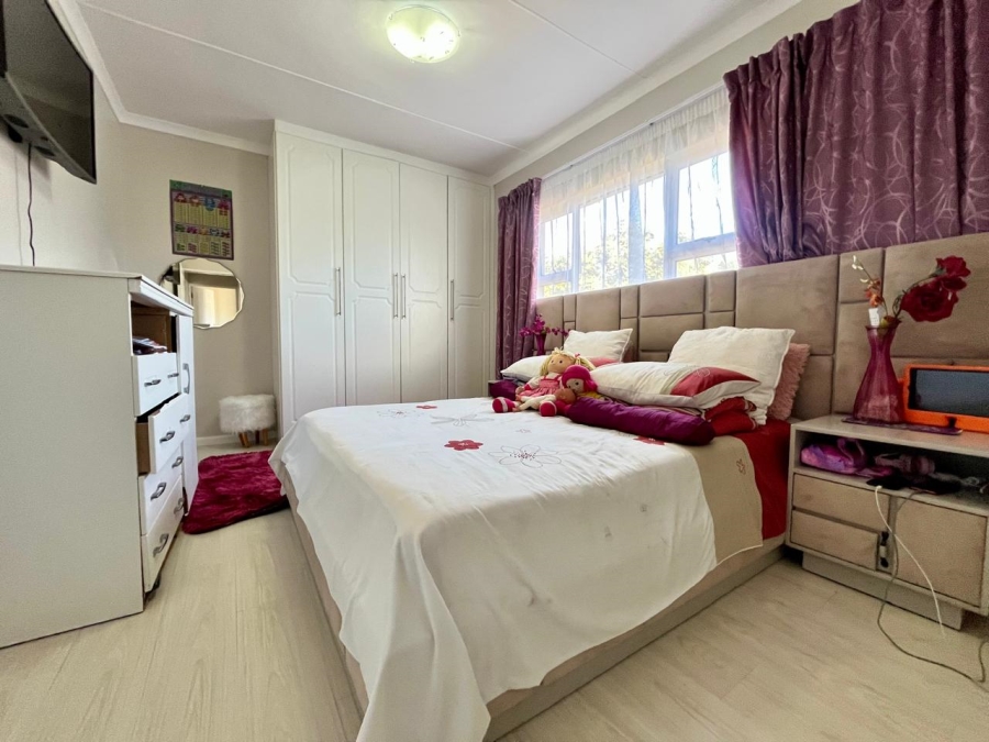 To Let 4 Bedroom Property for Rent in Beacon Bay Eastern Cape